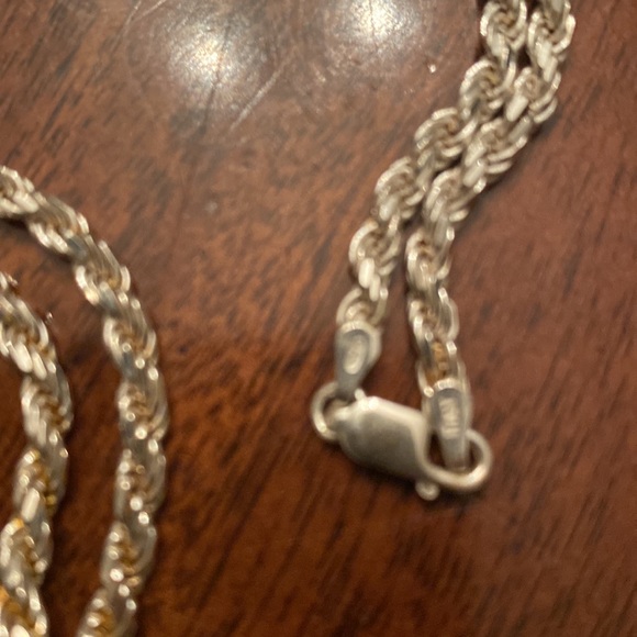 Sterling silver necklace with amethyst pendant. Excellent condition. - Picture 8 of 10